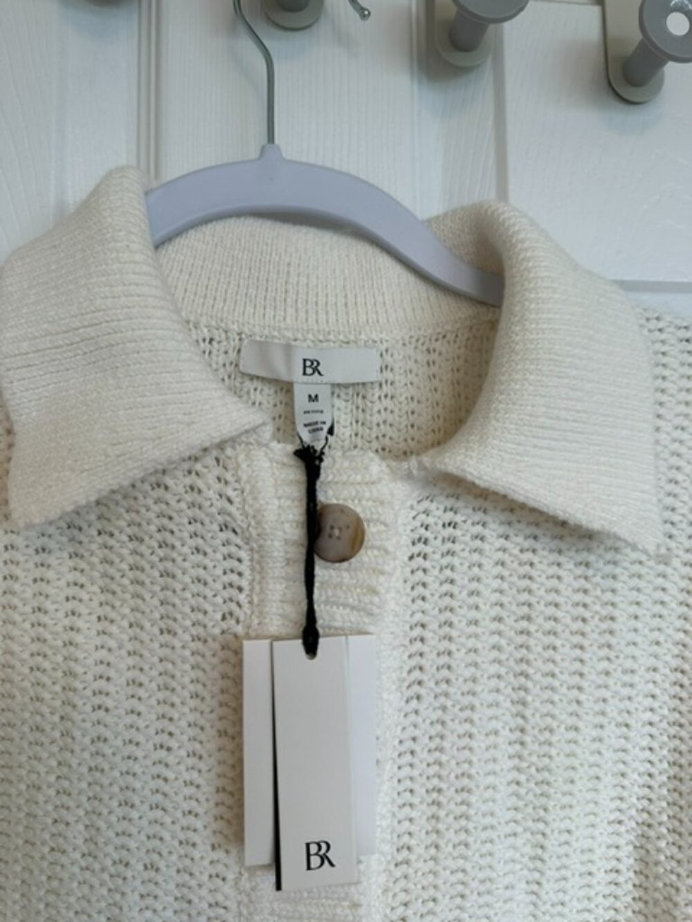 Banana Republic Short-Sleeved Cropped Cream Cardigan, Size Medium, NWT - Picture 3 of 3
